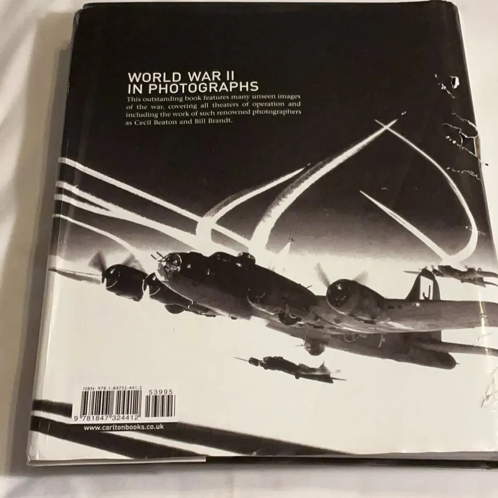 World War II in Photographs - Black Hardcover